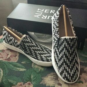 **SOLD on another site**Naturalizer Chevron shoe